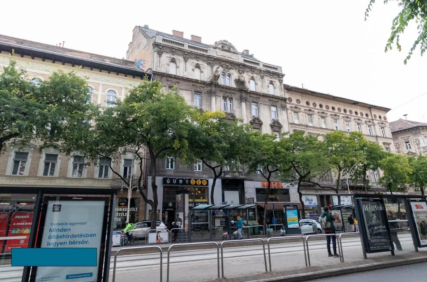 Deluxe Central Elizabeth Residence W/ 4Bedrm, 2Bathrm, 1Lvngrm Budapest Apartment