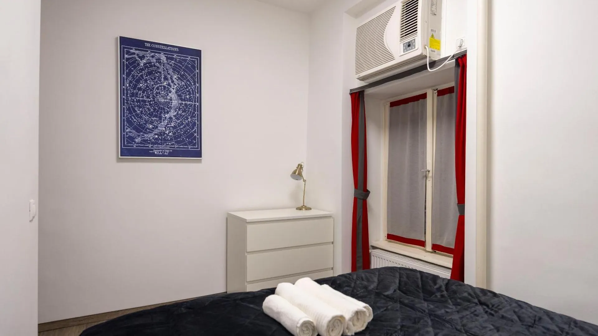 Deluxe Central Elizabeth Residence W/ 4Bedrm, 2Bathrm, 1Lvngrm Budapest