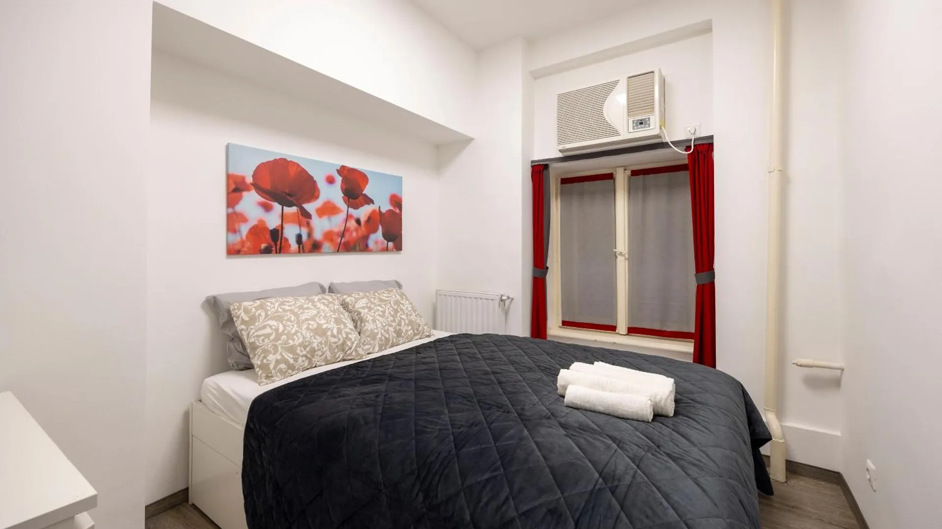 Deluxe Central Elizabeth Residence W/ 4Bedrm, 2Bathrm, 1Lvngrm Budapest 0*,  Hungary