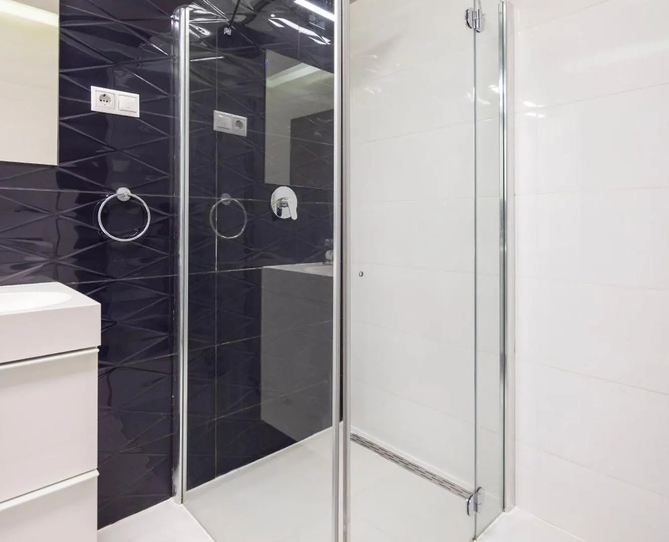 Deluxe Central Elizabeth Residence W/ 4Bedrm, 2Bathrm, 1Lvngrm Budapest Hungary