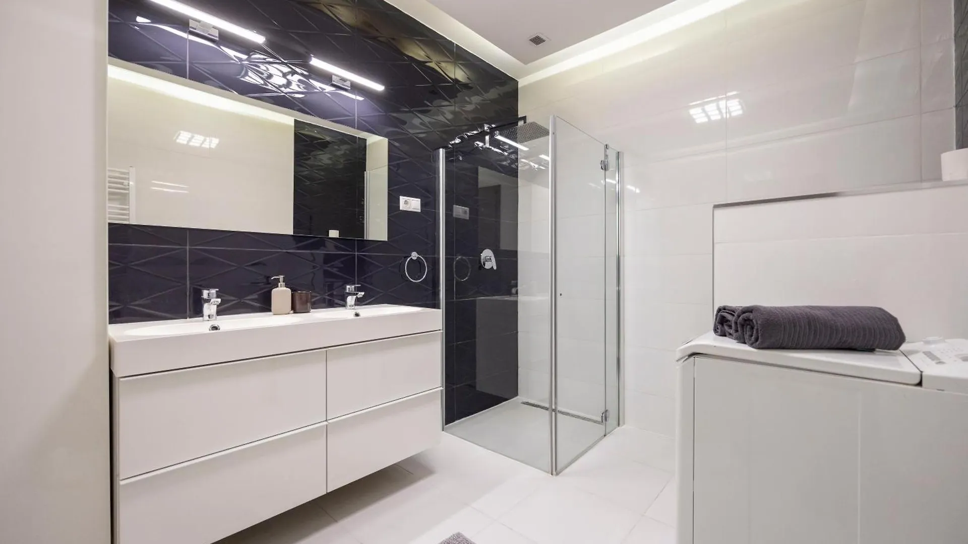 Deluxe Central Elizabeth Residence W/ 4Bedrm, 2Bathrm, 1Lvngrm Budapest 0*,
