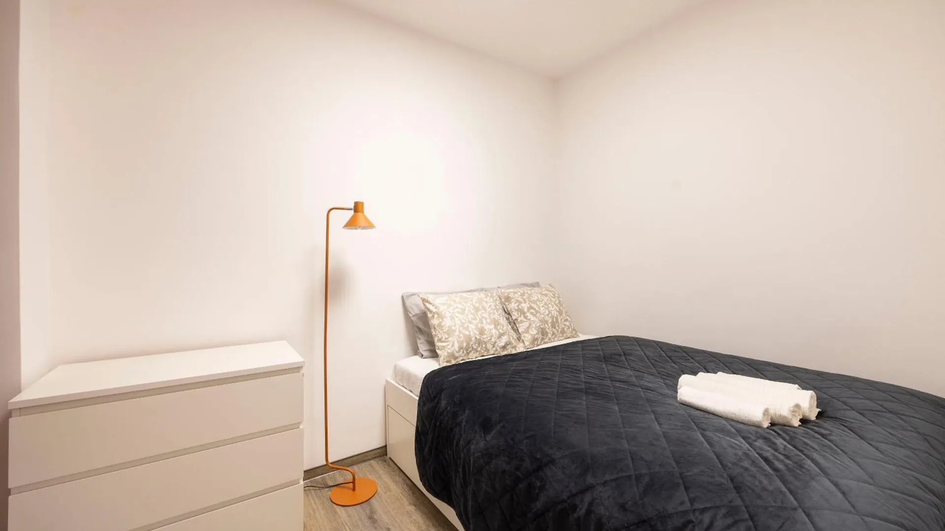 Deluxe Central Elizabeth Residence W/ 4Bedrm, 2Bathrm, 1Lvngrm Budapest
