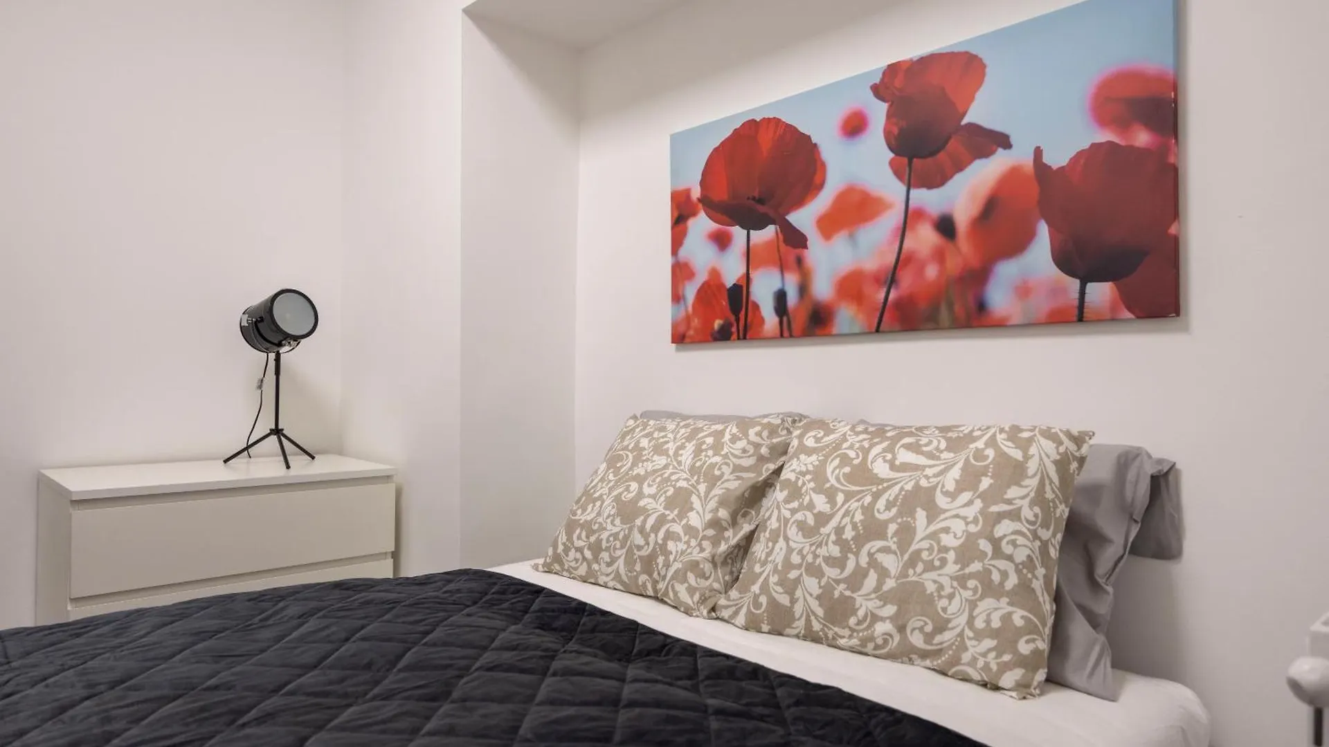 Deluxe Central Elizabeth Residence W/ 4Bedrm, 2Bathrm, 1Lvngrm Budapest